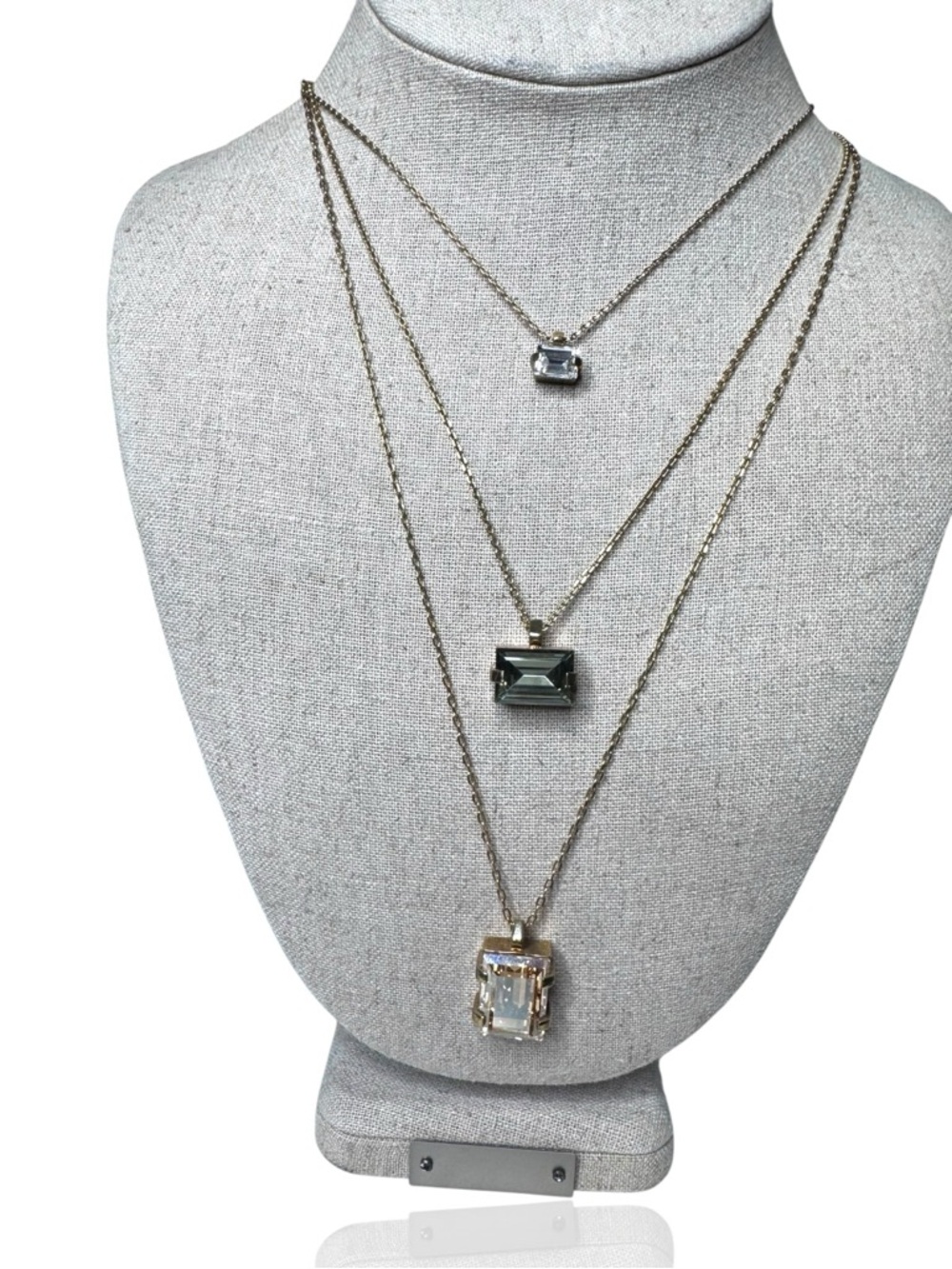 Henri Bendel Extremely Rare Gold-Tone Layered Necklace Emerald cut - Picture 3 of 10